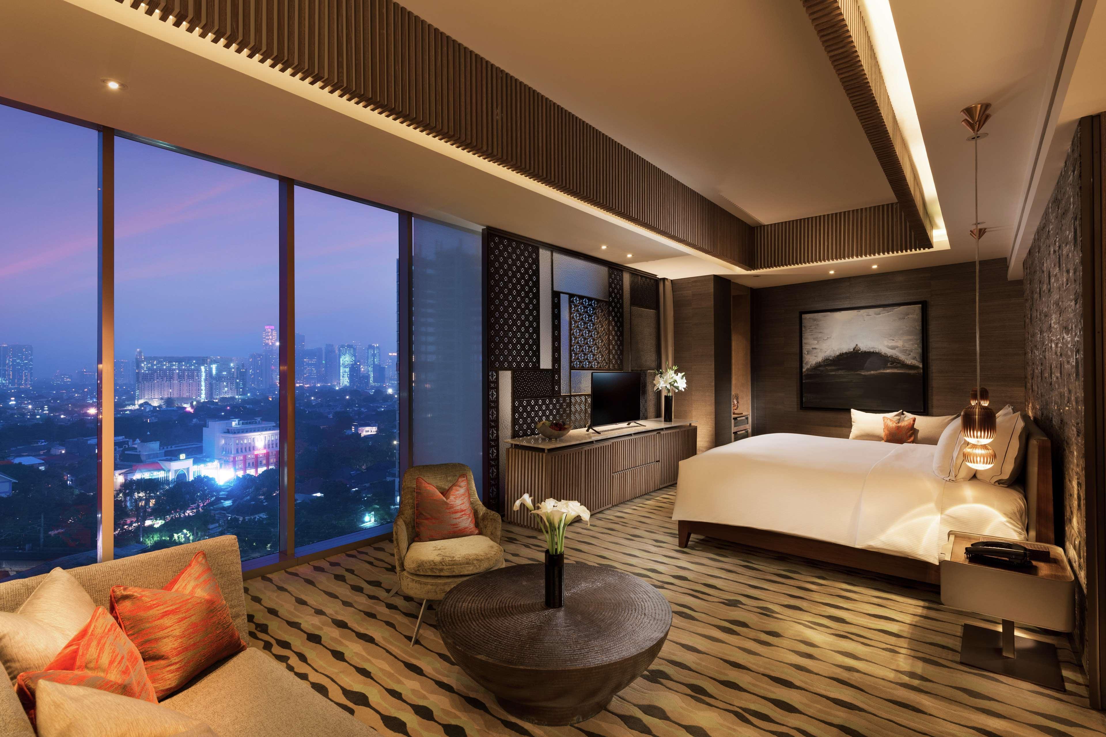 Doubletree By Hilton Jakarta - Diponegoro Exterior foto A suite at the hotel