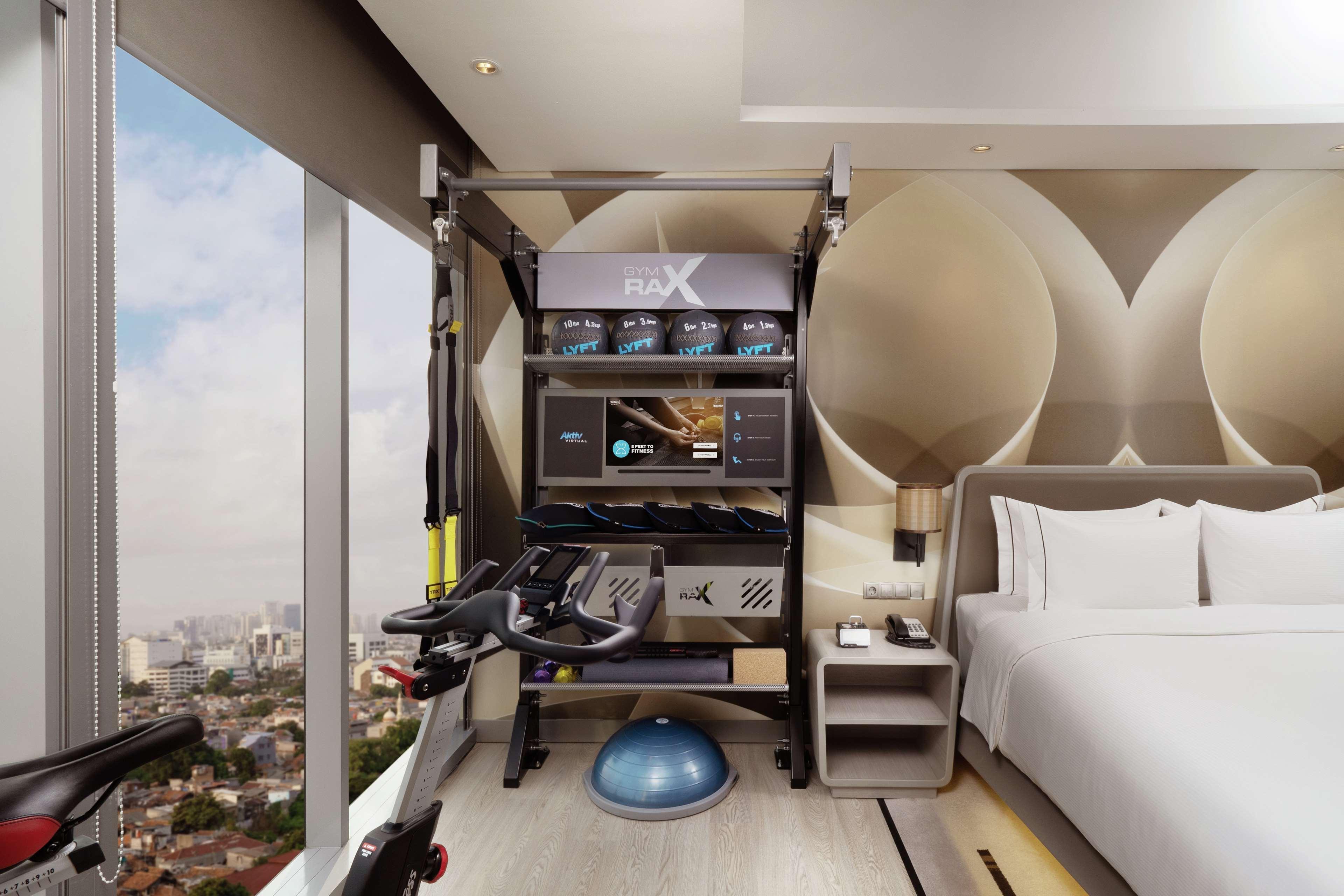 Doubletree By Hilton Jakarta - Diponegoro Exterior foto A home gym