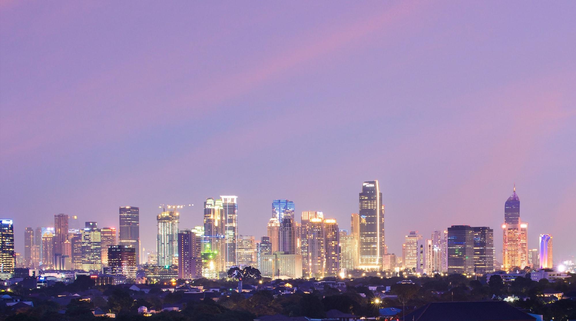 Doubletree By Hilton Jakarta - Diponegoro Exterior foto The skyline of San Diego at night