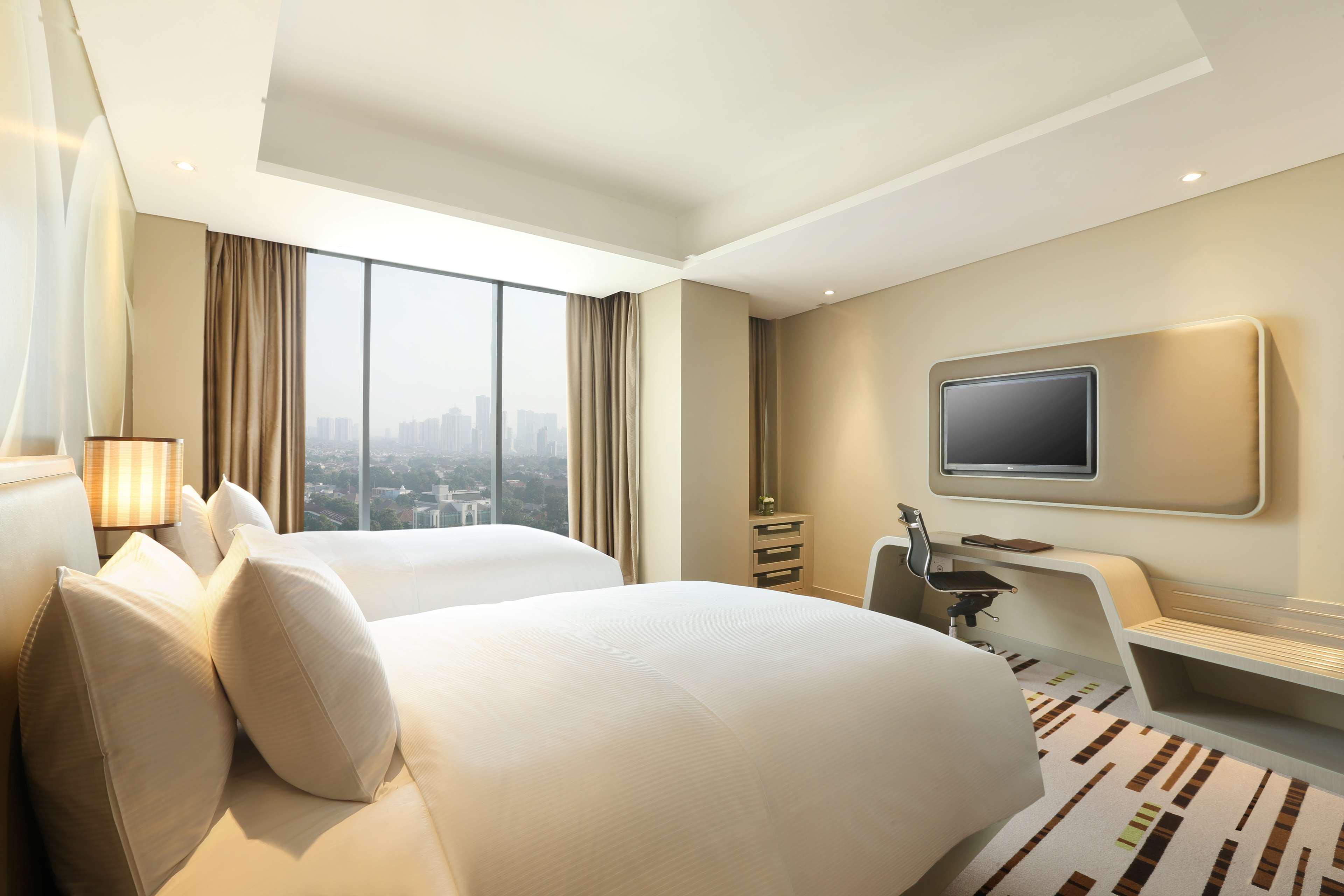 Doubletree By Hilton Jakarta - Diponegoro Exterior foto A typical room at the hotel