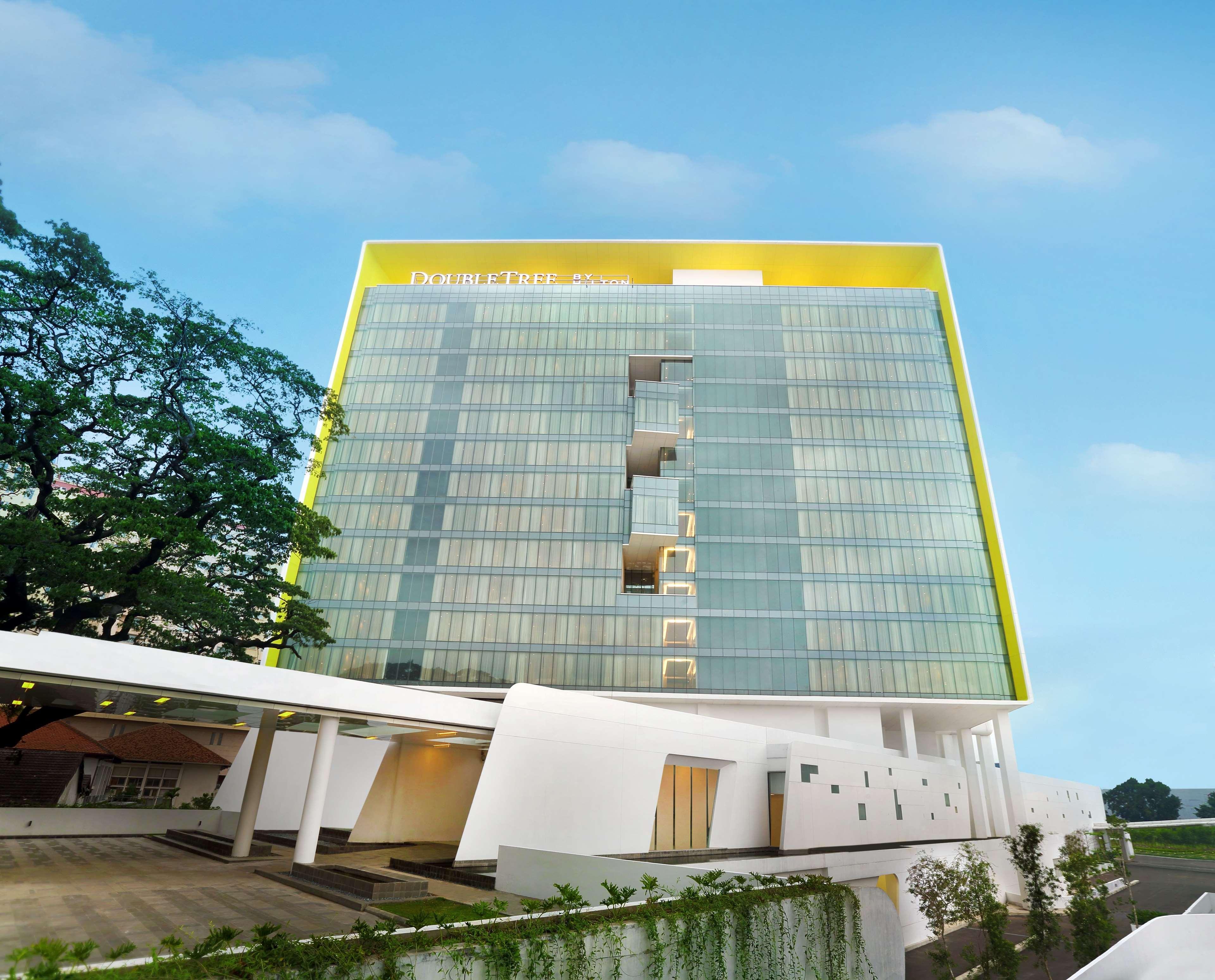 Doubletree By Hilton Jakarta - Diponegoro Exterior foto The new building of the University Tower