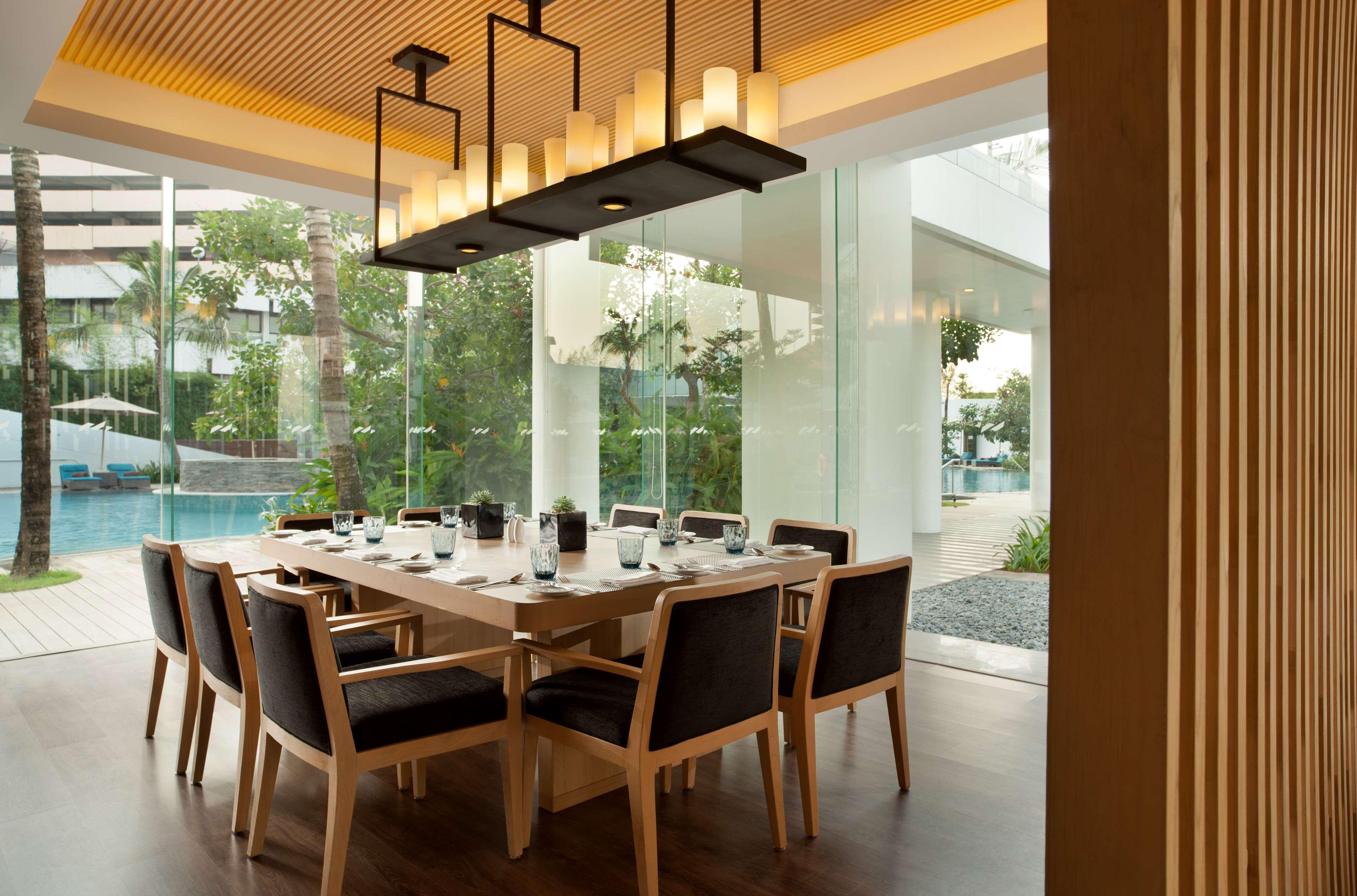 Doubletree By Hilton Jakarta - Diponegoro Exterior foto Private dining room at the restaurant