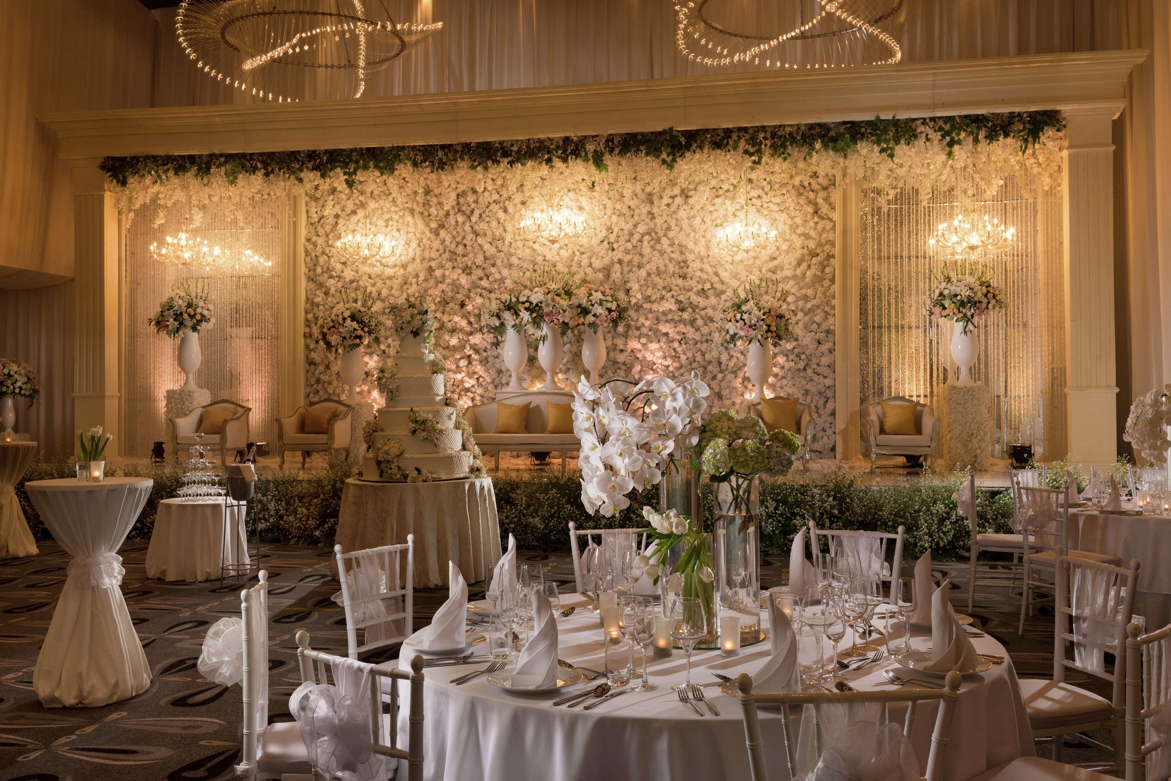 Doubletree By Hilton Jakarta - Diponegoro Exterior foto Wedding reception at The Westin